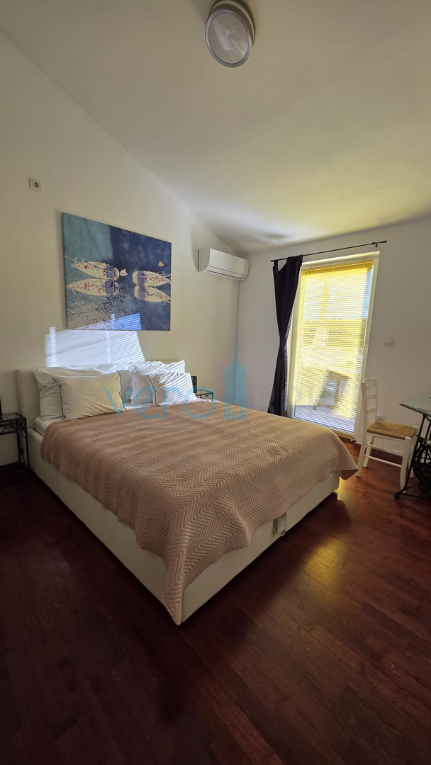 Otok Krk, Dobrinj, okolica, Renovirana kamena kuća sa bazenom, prodaja