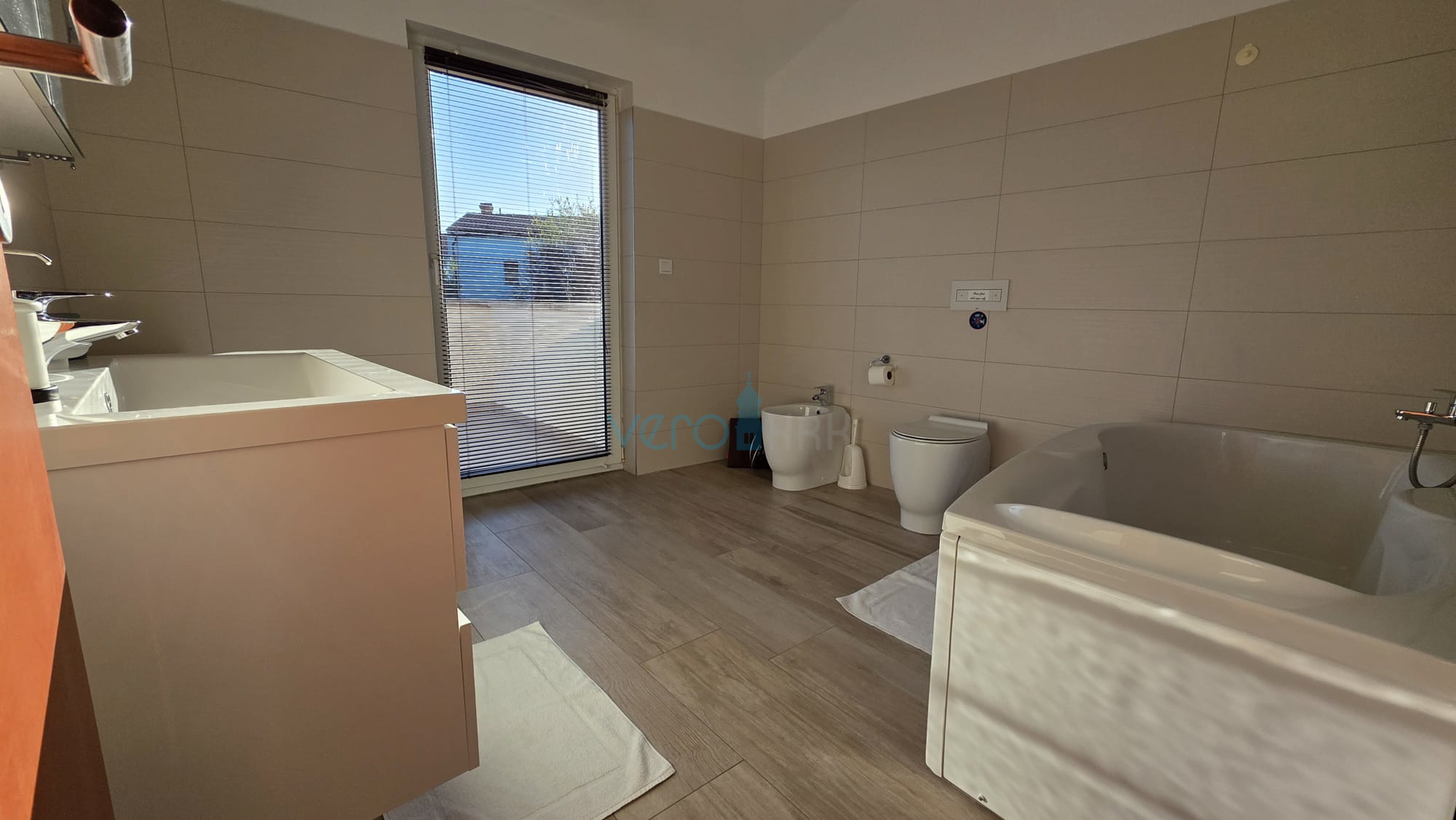 Otok Krk, Dobrinj, okolica, Renovirana kamena kuća sa bazenom, prodaja