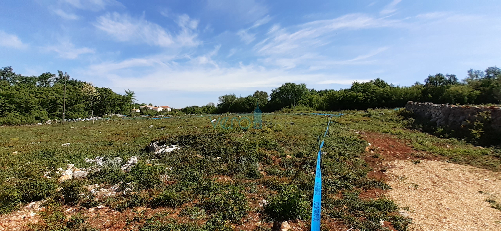 Otok Krk, zapadni dio otoka, Milohnić, zemljište sa projektom za gradnju, 1654 m2 na odličnoj lokaciji, prodaja