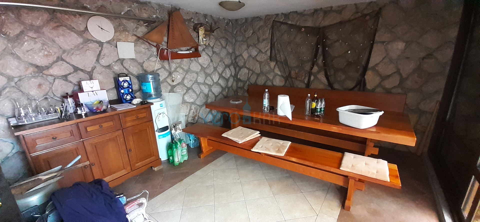 Otok Krk, Malinska, kuća sa apartmanima i ugostiteljskim objektom