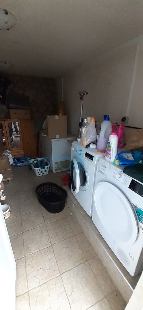 Otok Krk, Malinska, kuća sa apartmanima i ugostiteljskim objektom