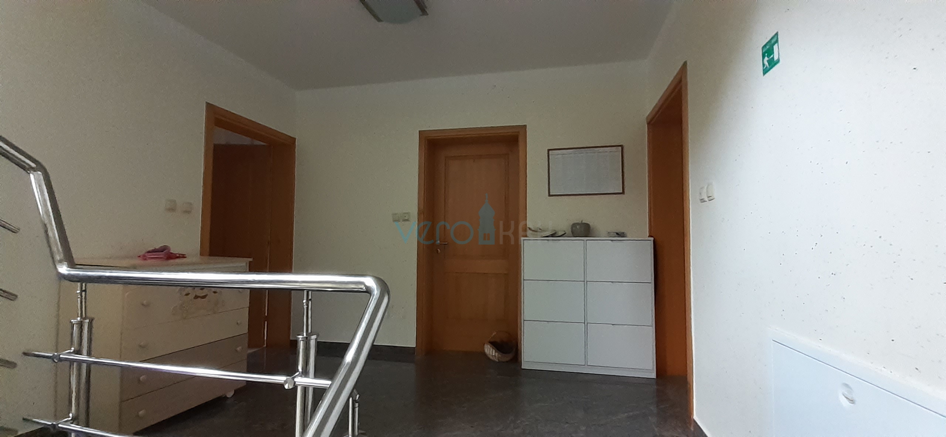 Otok Krk, Malinska, kuća sa apartmanima i ugostiteljskim objektom