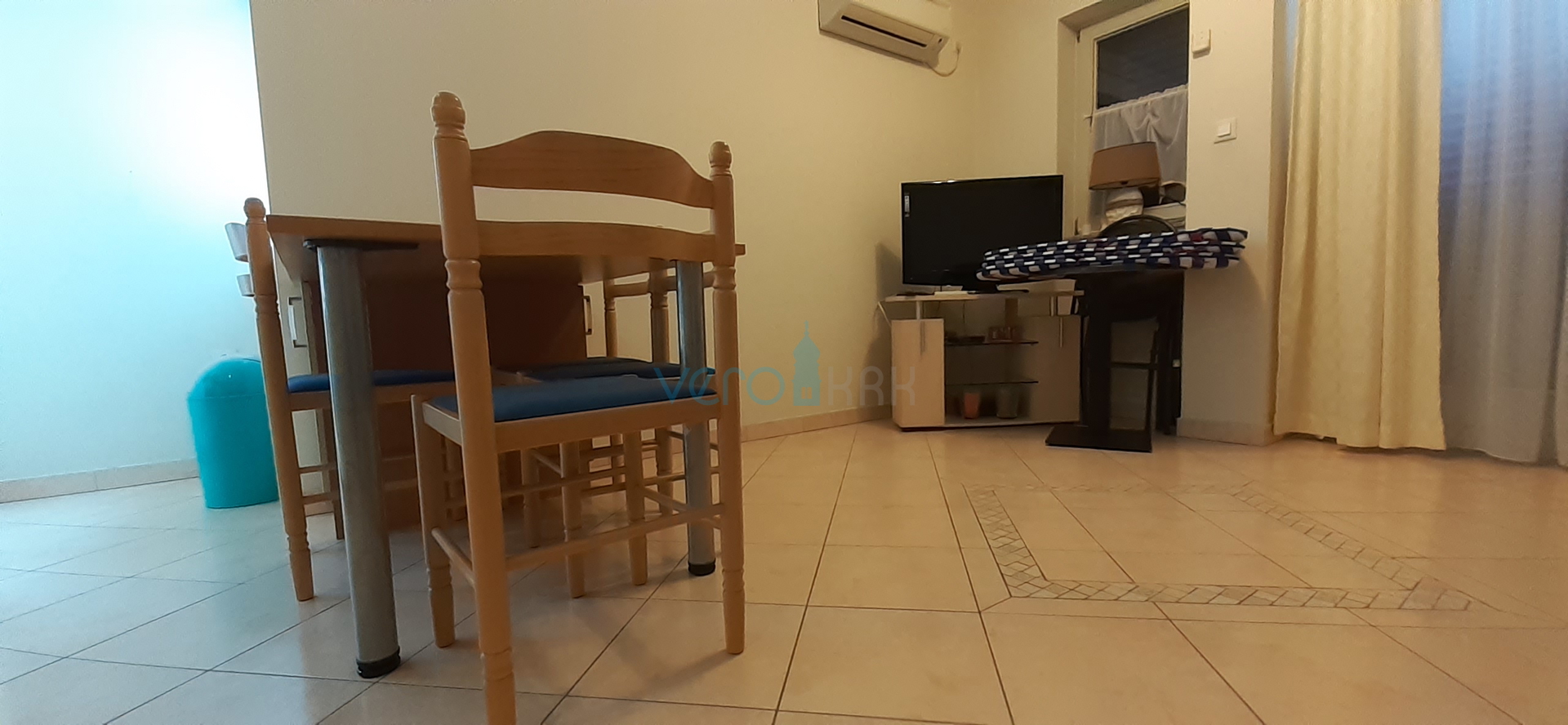 Otok Krk, Malinska, kuća sa apartmanima i ugostiteljskim objektom