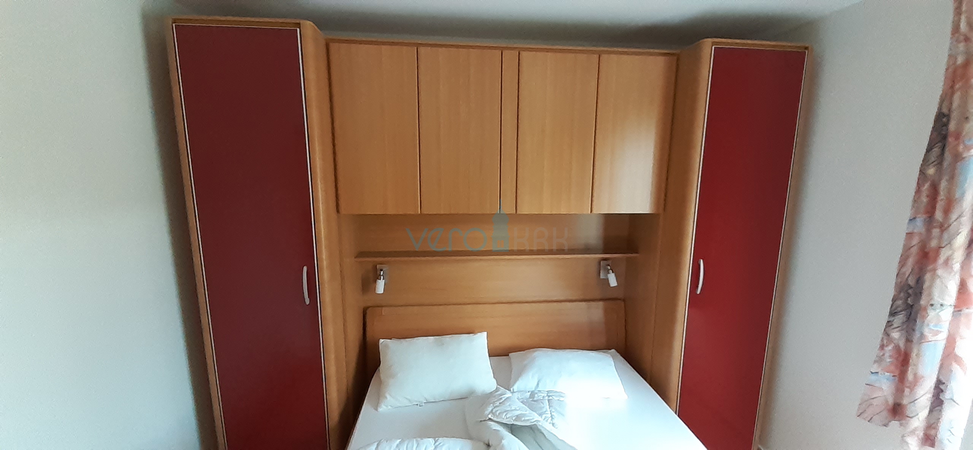 Otok Krk, Malinska, kuća sa apartmanima i ugostiteljskim objektom
