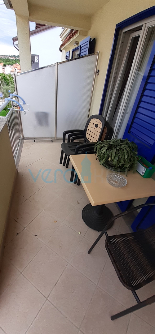 Otok Krk, Malinska, kuća sa apartmanima i ugostiteljskim objektom