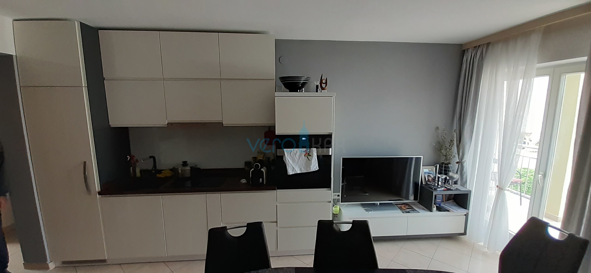 Otok Krk, Malinska, kuća sa apartmanima i ugostiteljskim objektom