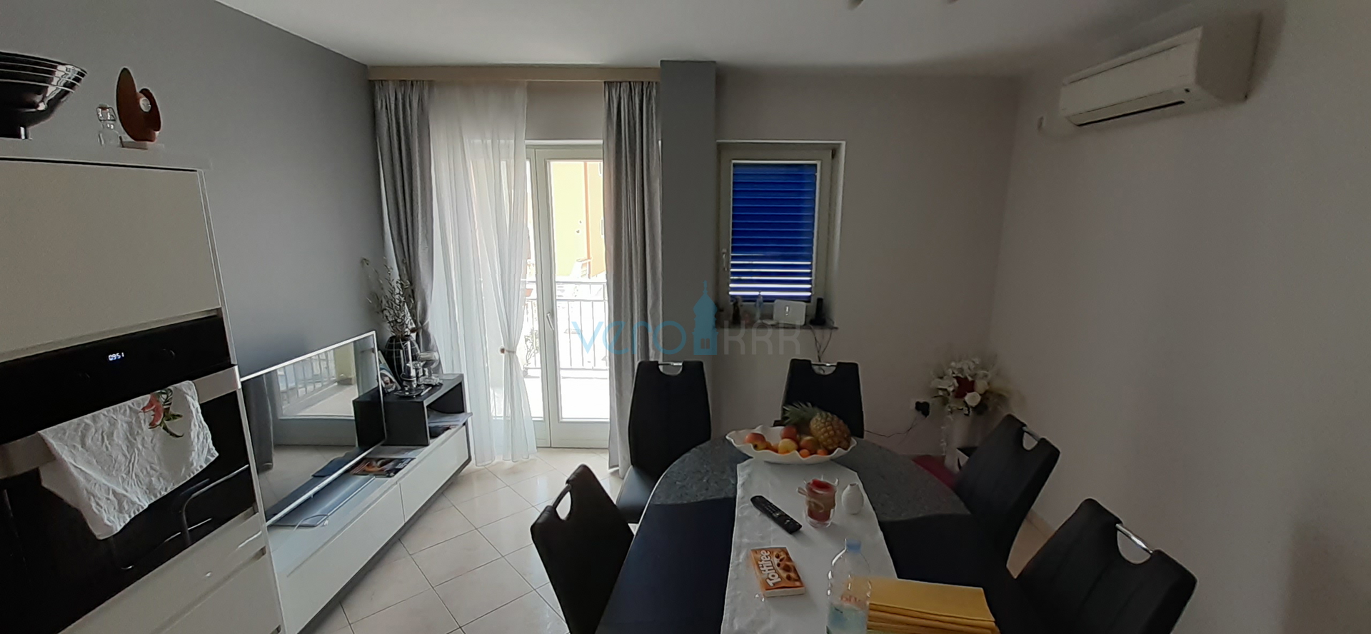 Otok Krk, Malinska, kuća sa apartmanima i ugostiteljskim objektom