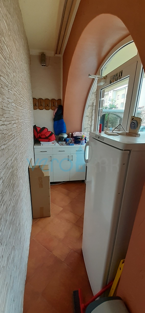 Otok Krk, Malinska, kuća sa apartmanima i ugostiteljskim objektom