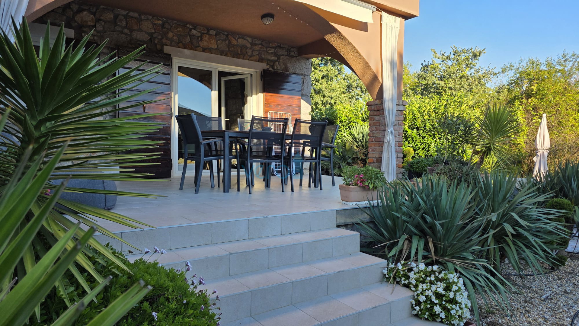 Otok Krk, Dobrinj, okolica, Renovirana kamena kuća sa bazenom, prodaja