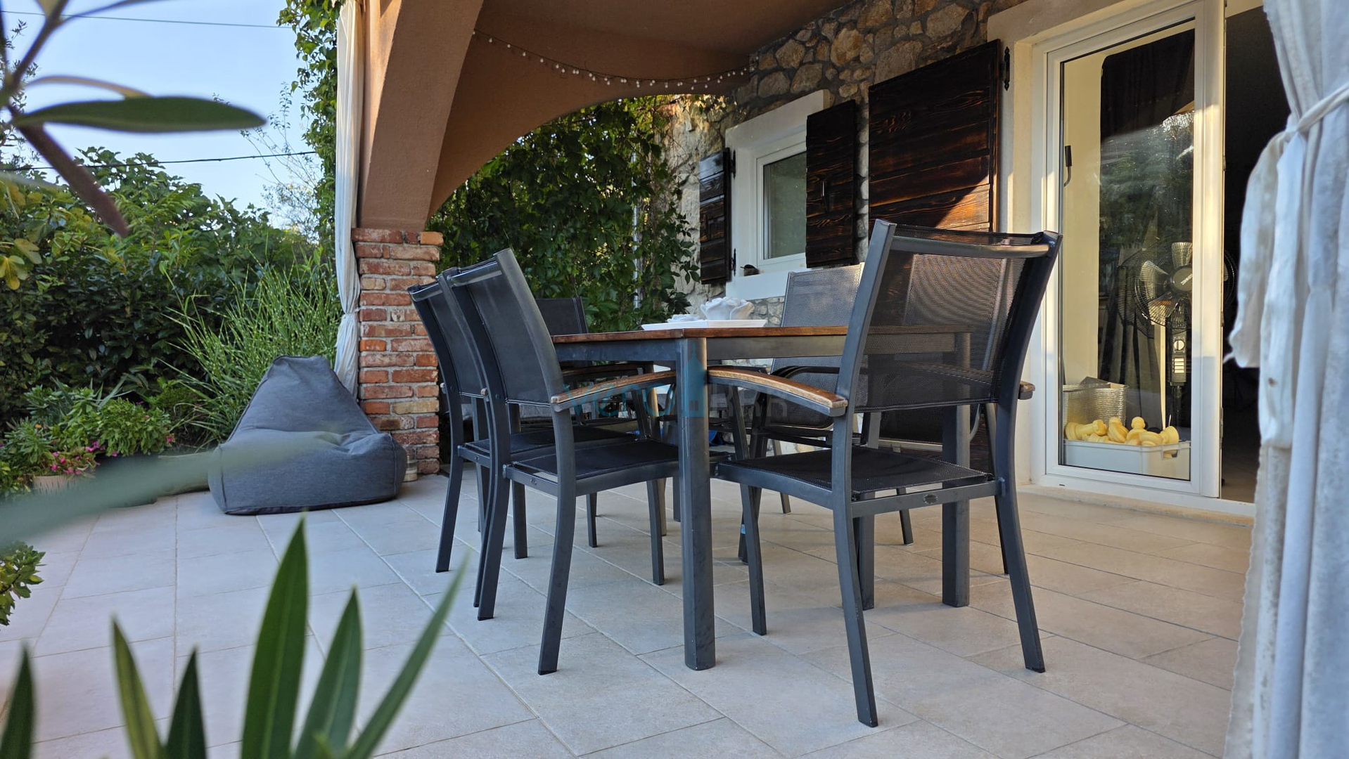 Otok Krk, Dobrinj, okolica, Renovirana kamena kuća sa bazenom, prodaja