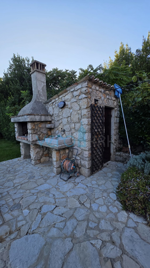 Otok Krk, Dobrinj, okolica, Renovirana kamena kuća sa bazenom, prodaja