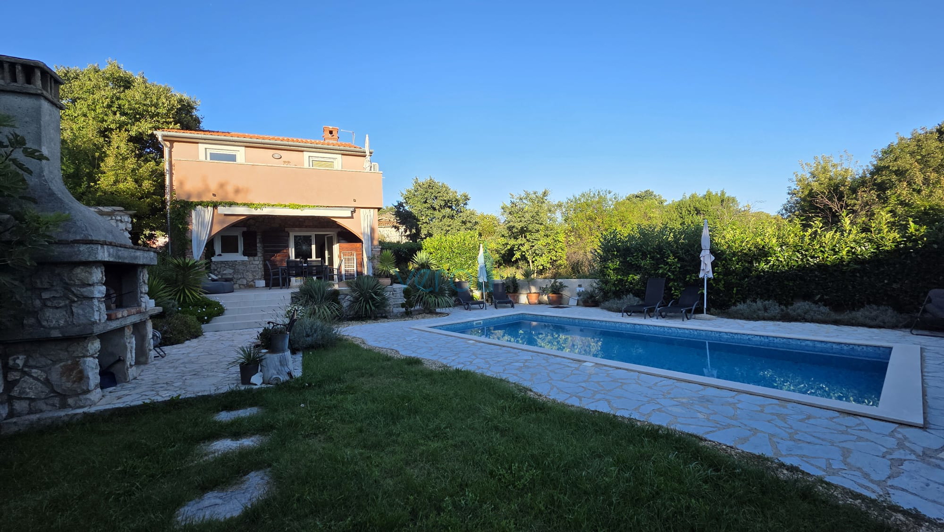 Otok Krk, Dobrinj, okolica, Renovirana kamena kuća sa bazenom, prodaja