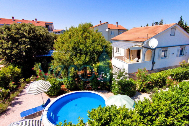 Isola di Krk, dintorni, bella casa con piscina e giardino paesaggistico