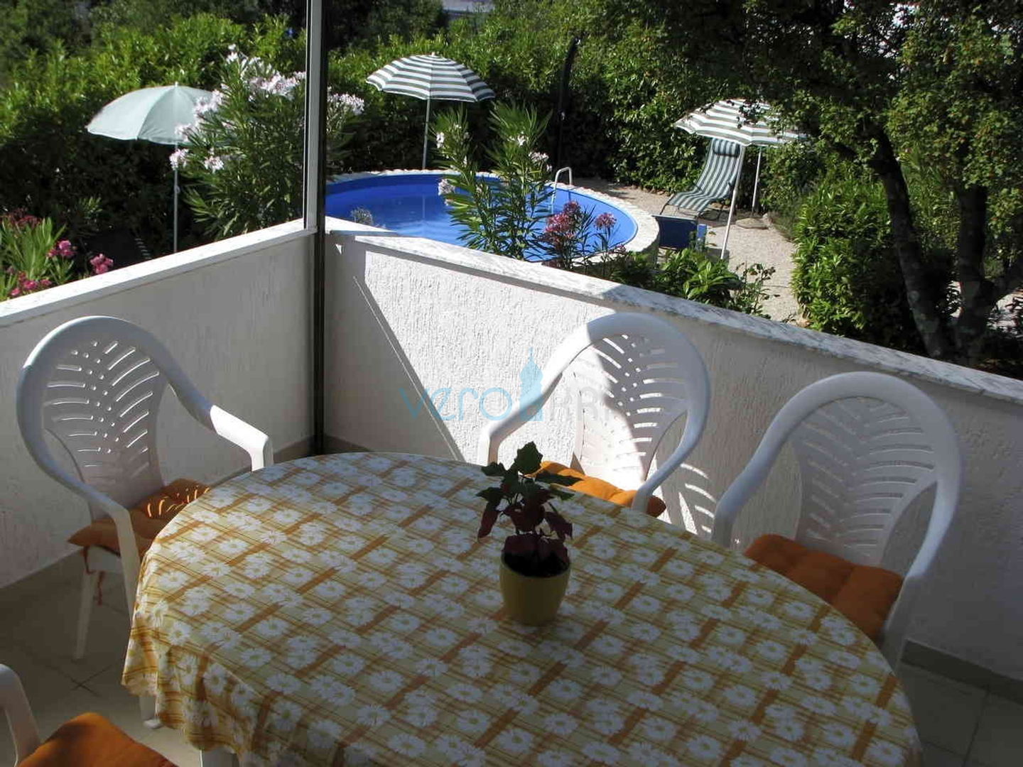 Otok Krk, okolica, lijepa kuća sa bazenom i uređenom okućnicom