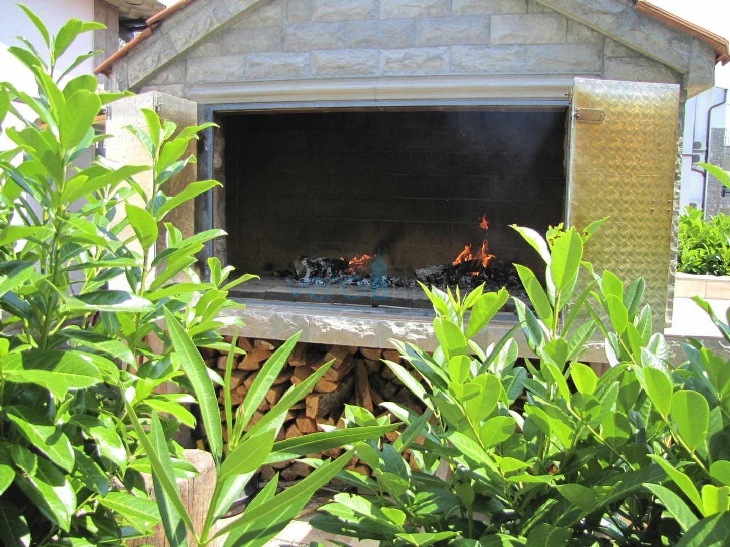 Otok Krk, okolica, lijepa kuća sa bazenom i uređenom okućnicom