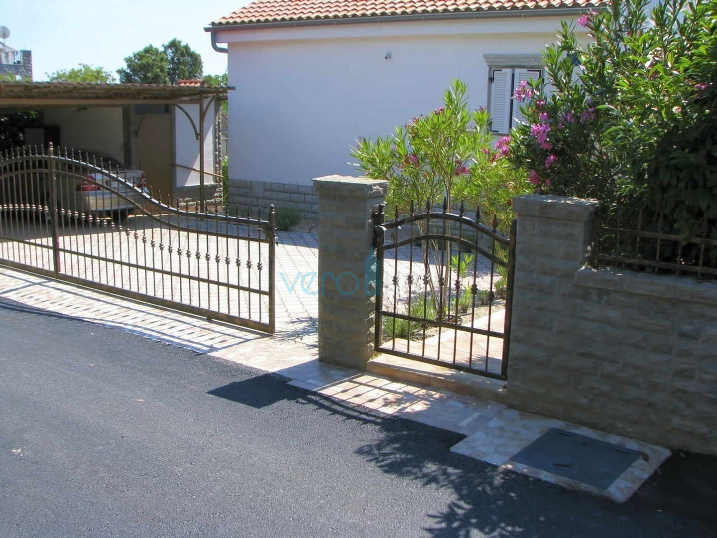 Otok Krk, okolica, lijepa kuća sa bazenom i uređenom okućnicom