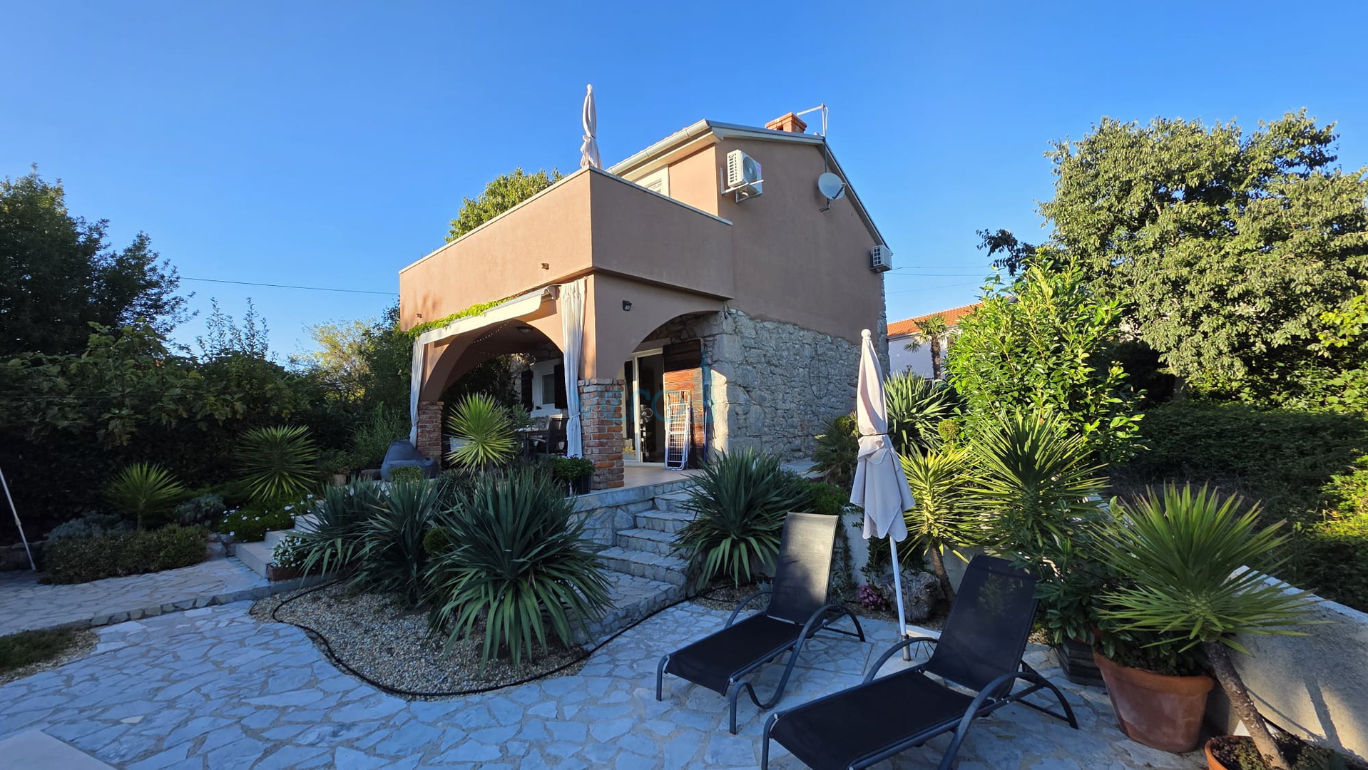 Otok Krk, Dobrinj, okolica, Renovirana kamena kuća sa bazenom, prodaja