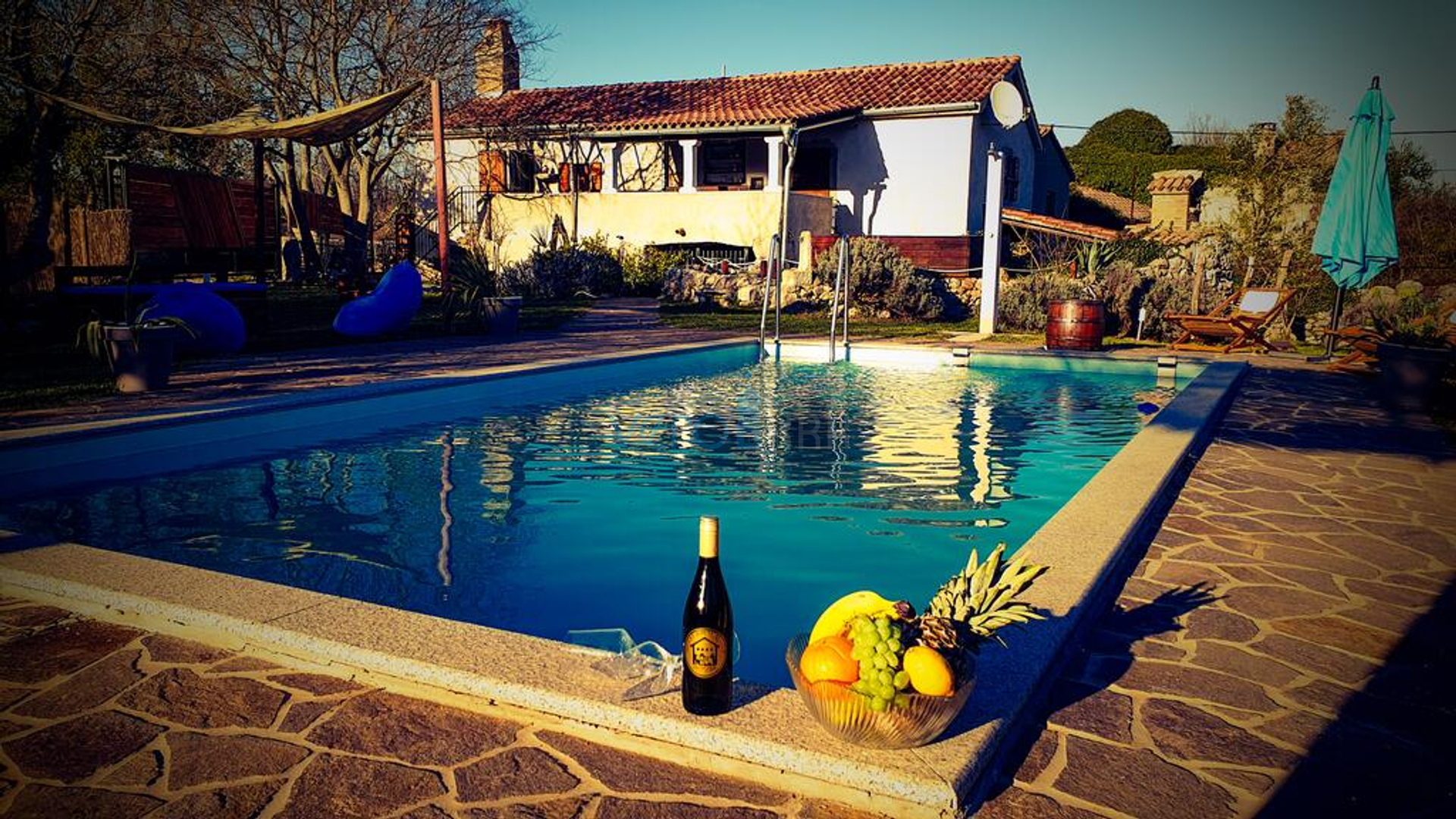 Otok Krk, Vrbnik okolica, rijetkost na tržištu, autohtona kamena vikendica sa bazenom