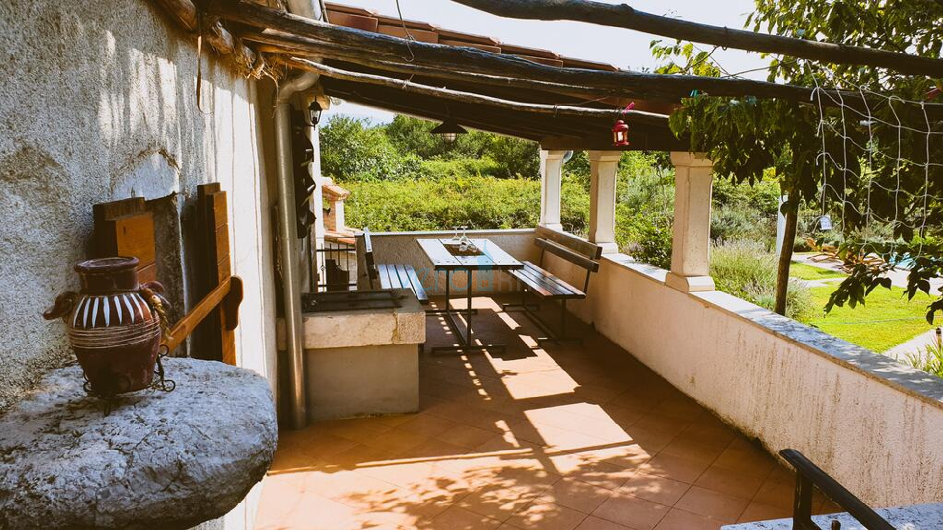 Otok Krk, Vrbnik okolica, rijetkost na tržištu, autohtona kamena vikendica sa bazenom