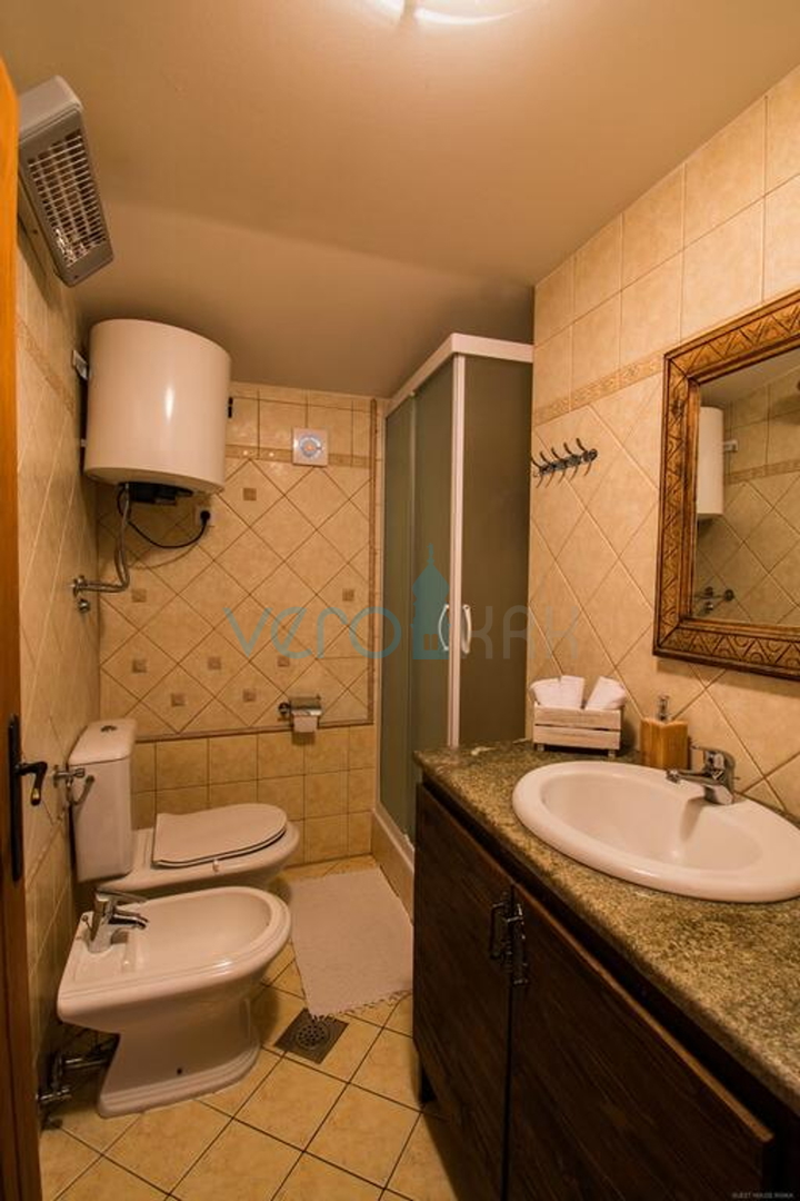 Otok Krk, Vrbnik okolica, rijetkost na tržištu, autohtona kamena vikendica sa bazenom