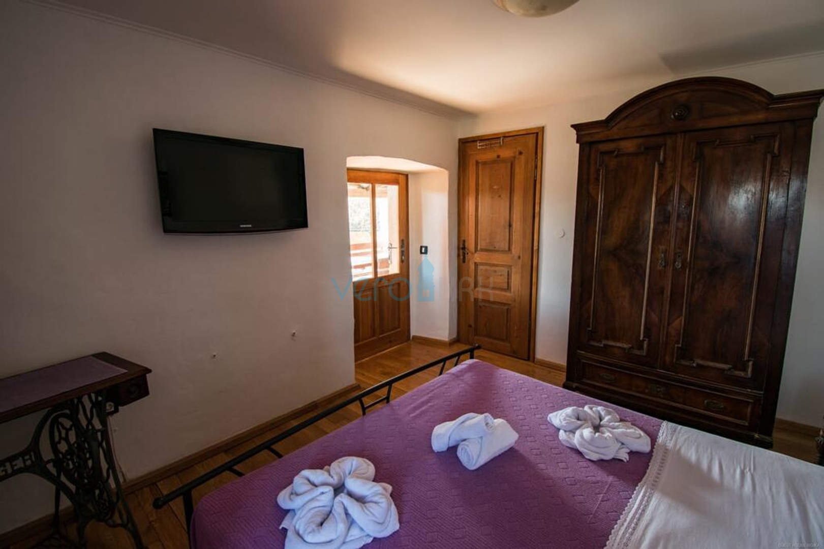 Otok Krk, Vrbnik okolica, rijetkost na tržištu, autohtona kamena vikendica sa bazenom