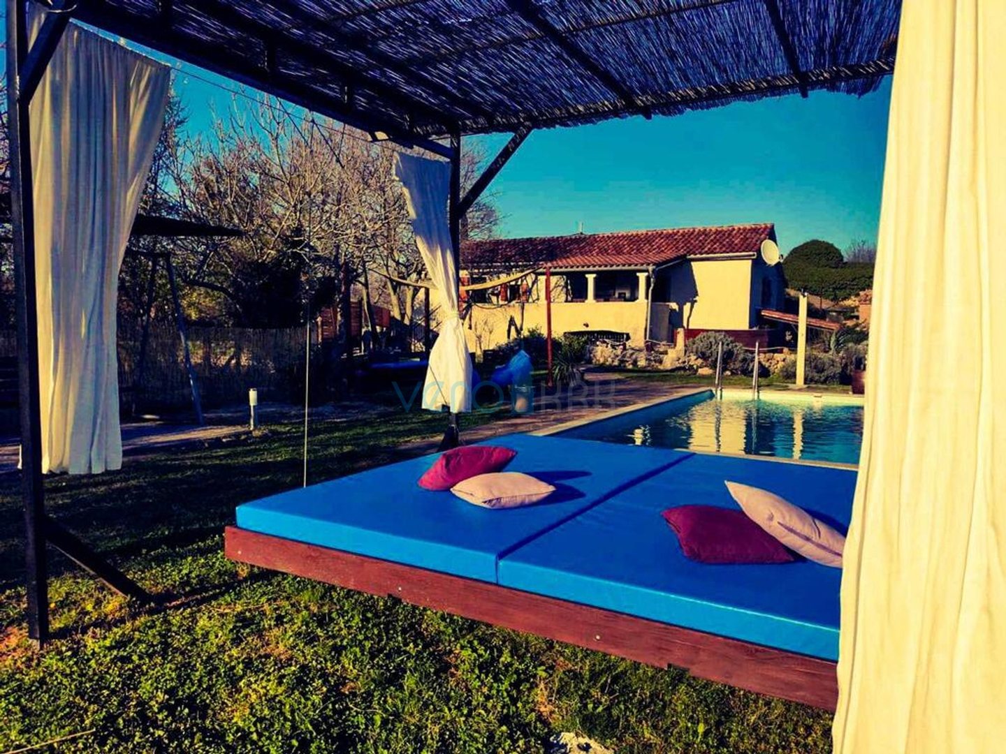 Otok Krk, Vrbnik okolica, rijetkost na tržištu, autohtona kamena vikendica sa bazenom