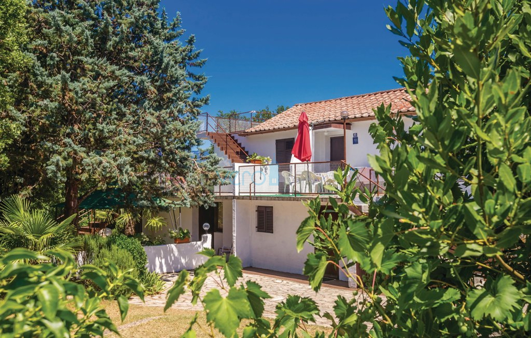 Šilo, otok Krk, okolica, dvojna kuća sa 3 apartmana i pogledom na more