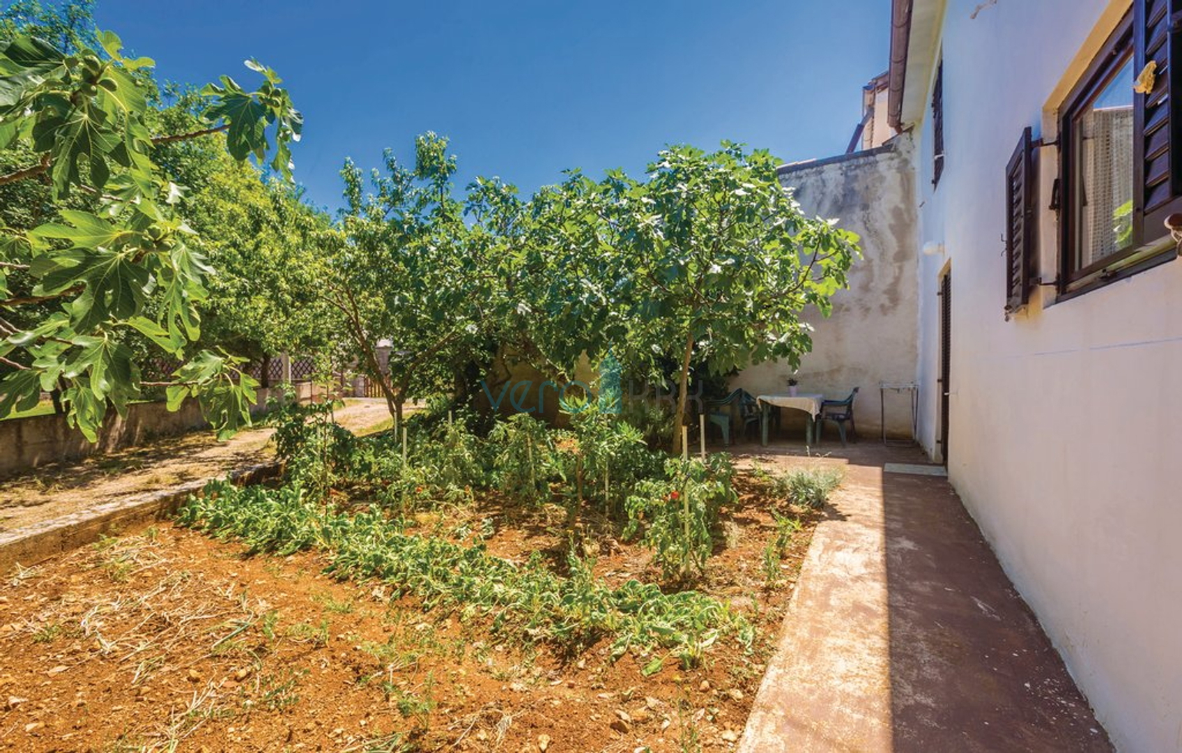 Šilo, otok Krk, okolica, dvojna kuća sa 3 apartmana i pogledom na more
