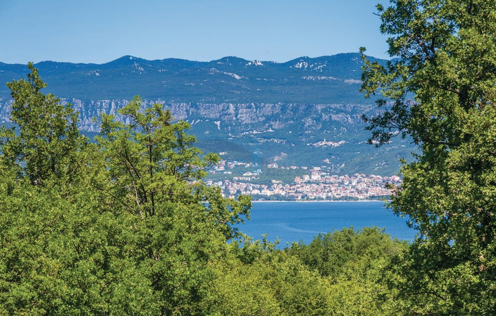 Šilo, otok Krk, okolica, dvojna kuća sa 3 apartmana i pogledom na more