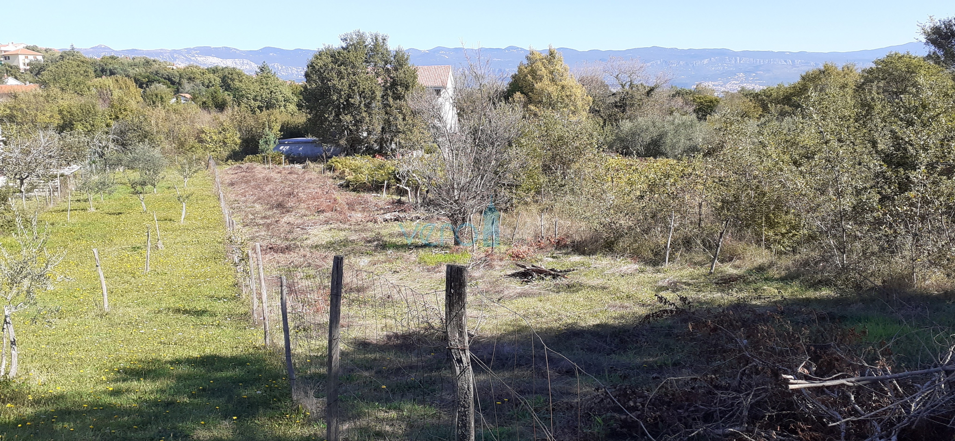 Otok Krk, Čižići, građevinsko zemljište 1403 m2, na 500m od mora, prodaja