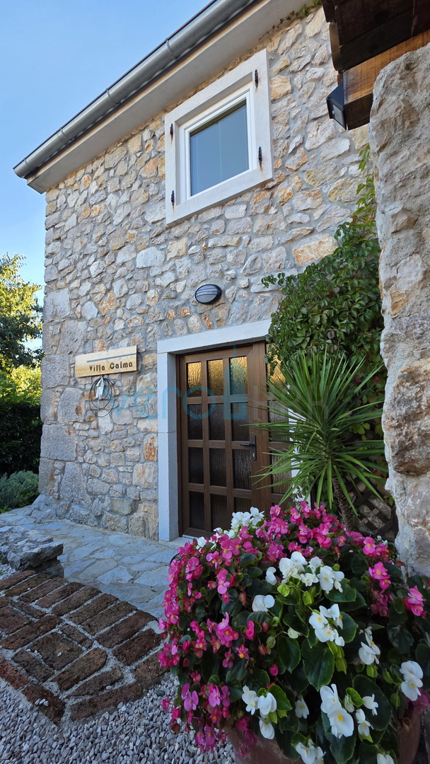 Otok Krk, Dobrinj, okolica, Renovirana kamena kuća sa bazenom, prodaja