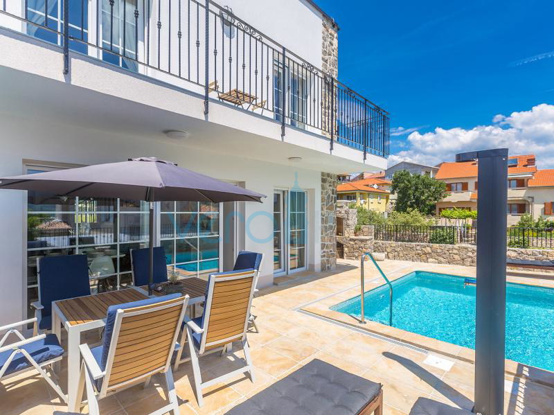 Otok Krk, Grad Krk, bliža okolica, kompleks tri vile u nizu sa bazenima na odličnoj lokaciji, pogled na more, prodaja