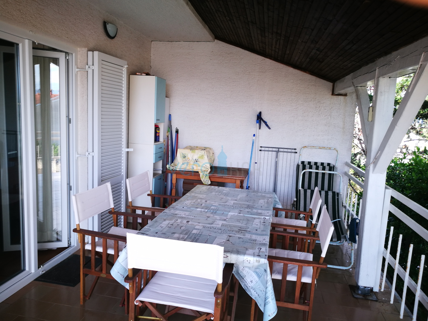 Njivice, otok Krk, dvosoban apartman 60m2, okućnica 280m2, garaža, pogled, prodaja