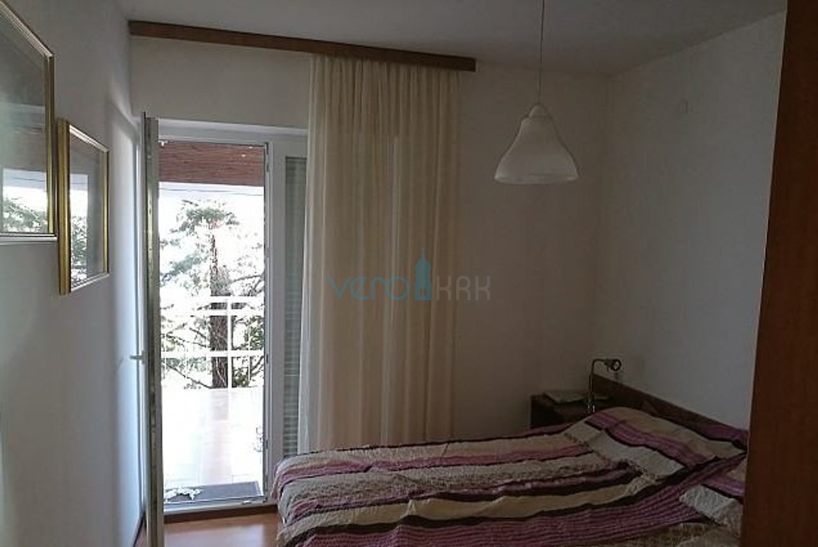 Njivice, otok Krk, dvosoban apartman 60m2, okućnica 280m2, garaža, pogled, prodaja