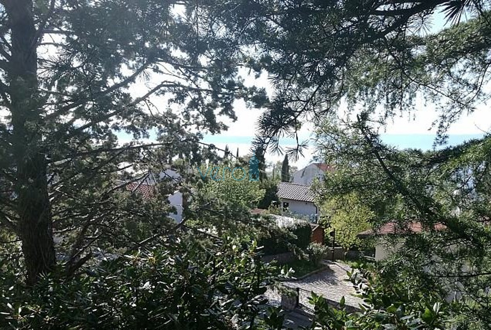 Njivice, otok Krk, dvosoban apartman 60m2, okućnica 280m2, garaža, pogled, prodaja