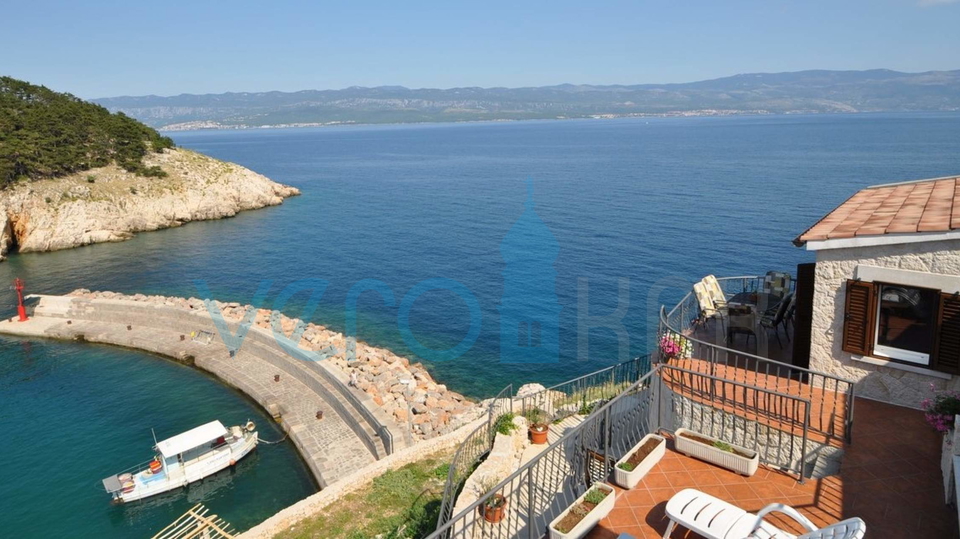 Vrbnik, Insel Krk, einzigartiges Haus auf einem Felsen über dem Meer