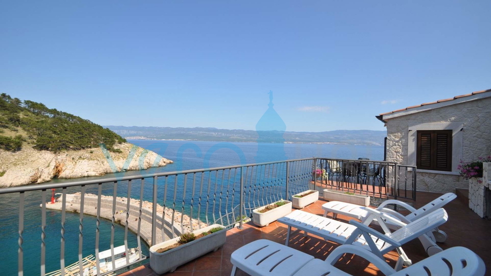 Vrbnik, Insel Krk, einzigartiges Haus auf einem Felsen über dem Meer