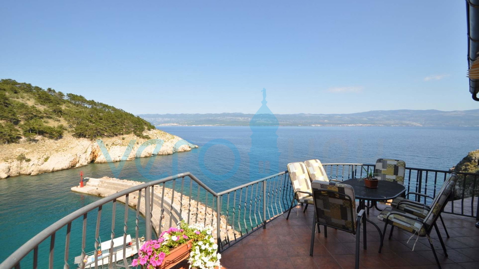 Vrbnik, Insel Krk, einzigartiges Haus auf einem Felsen über dem Meer