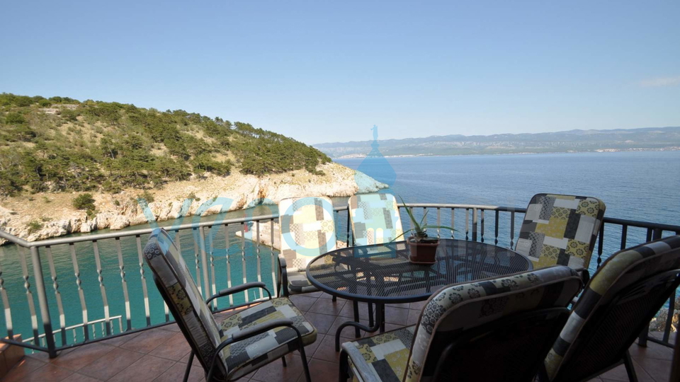 Vrbnik, Insel Krk, einzigartiges Haus auf einem Felsen über dem Meer