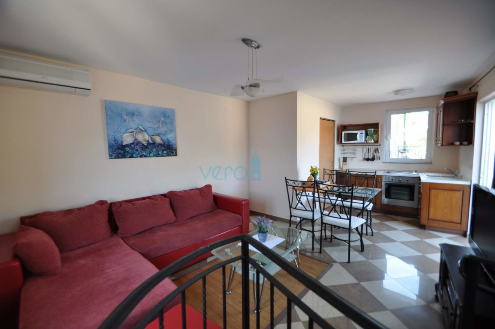 Vrbnik, otok Krk, unikatna kuća na stijeni iznad mora