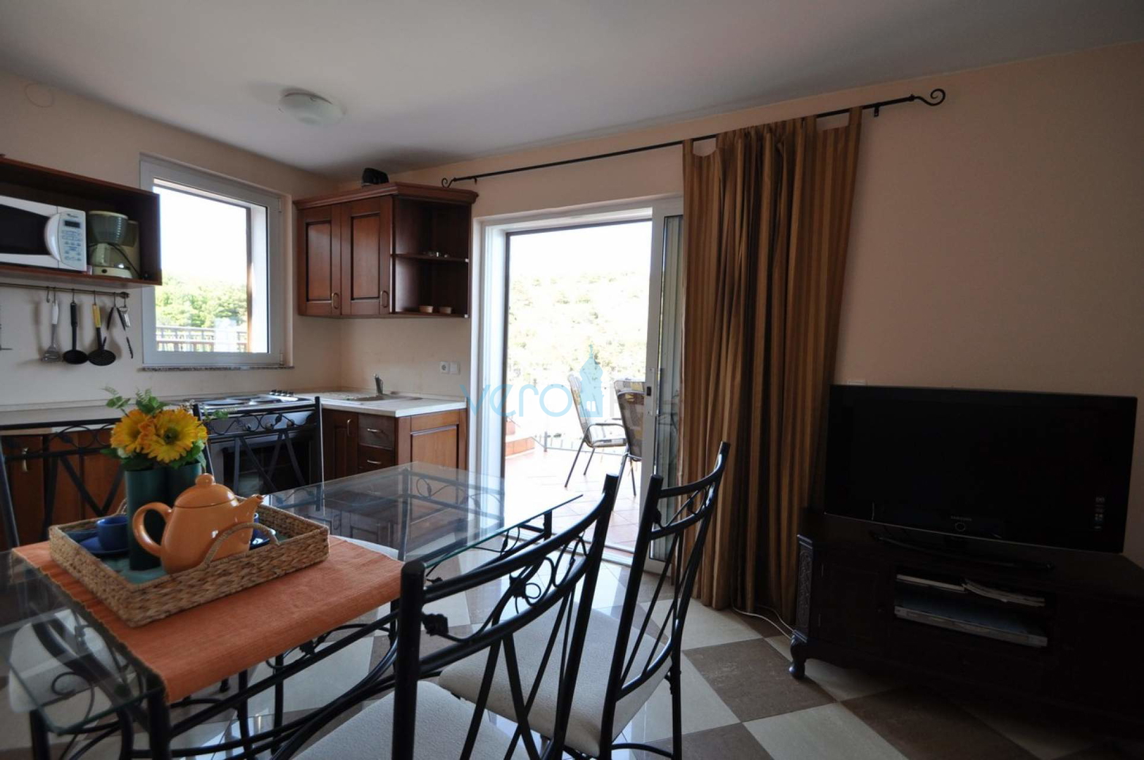 Vrbnik, otok Krk, unikatna kuća na stijeni iznad mora