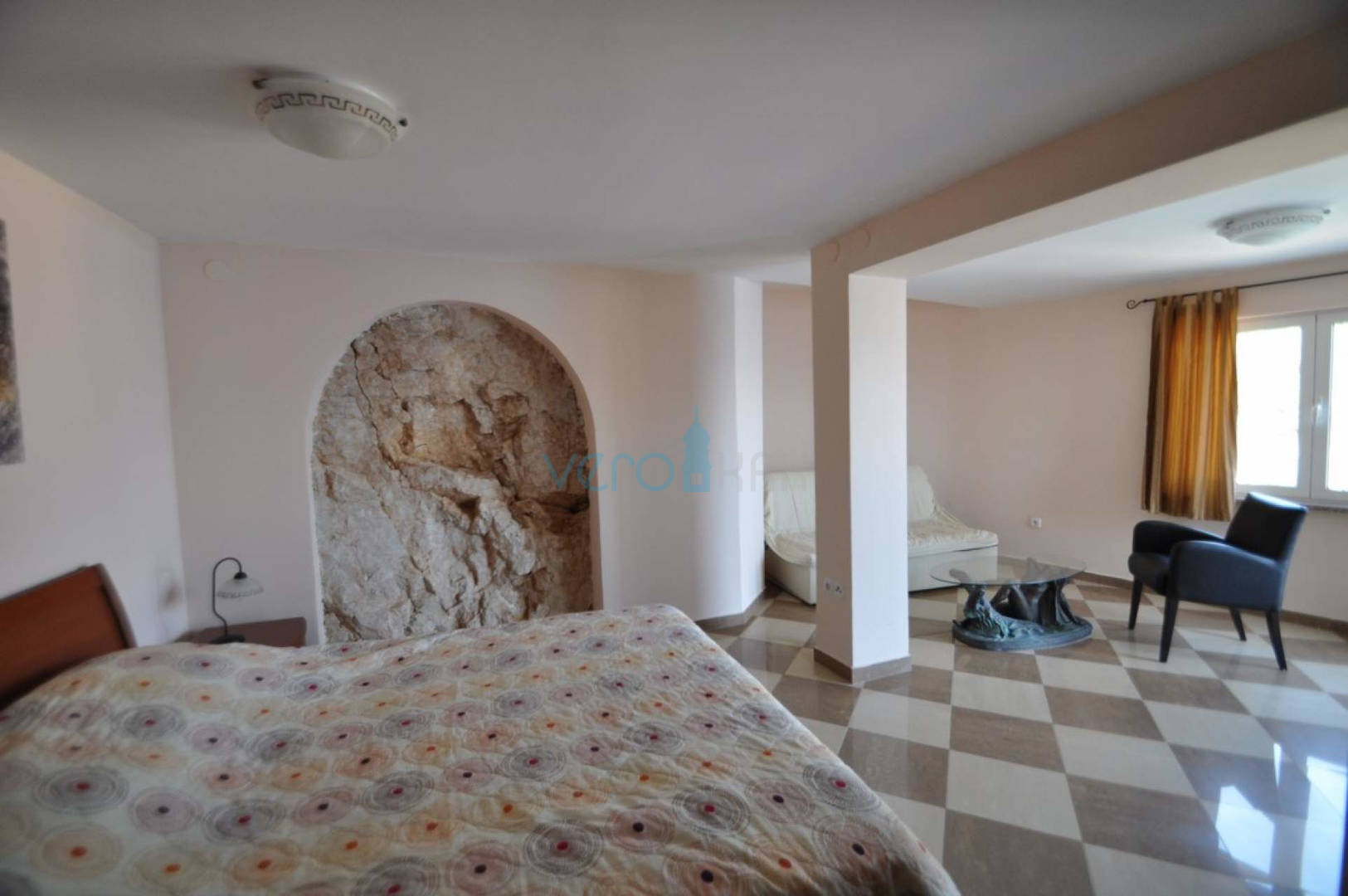 Vrbnik, otok Krk, unikatna kuća na stijeni iznad mora