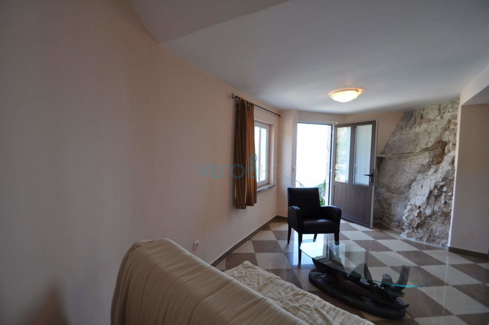 Vrbnik, otok Krk, unikatna kuća na stijeni iznad mora