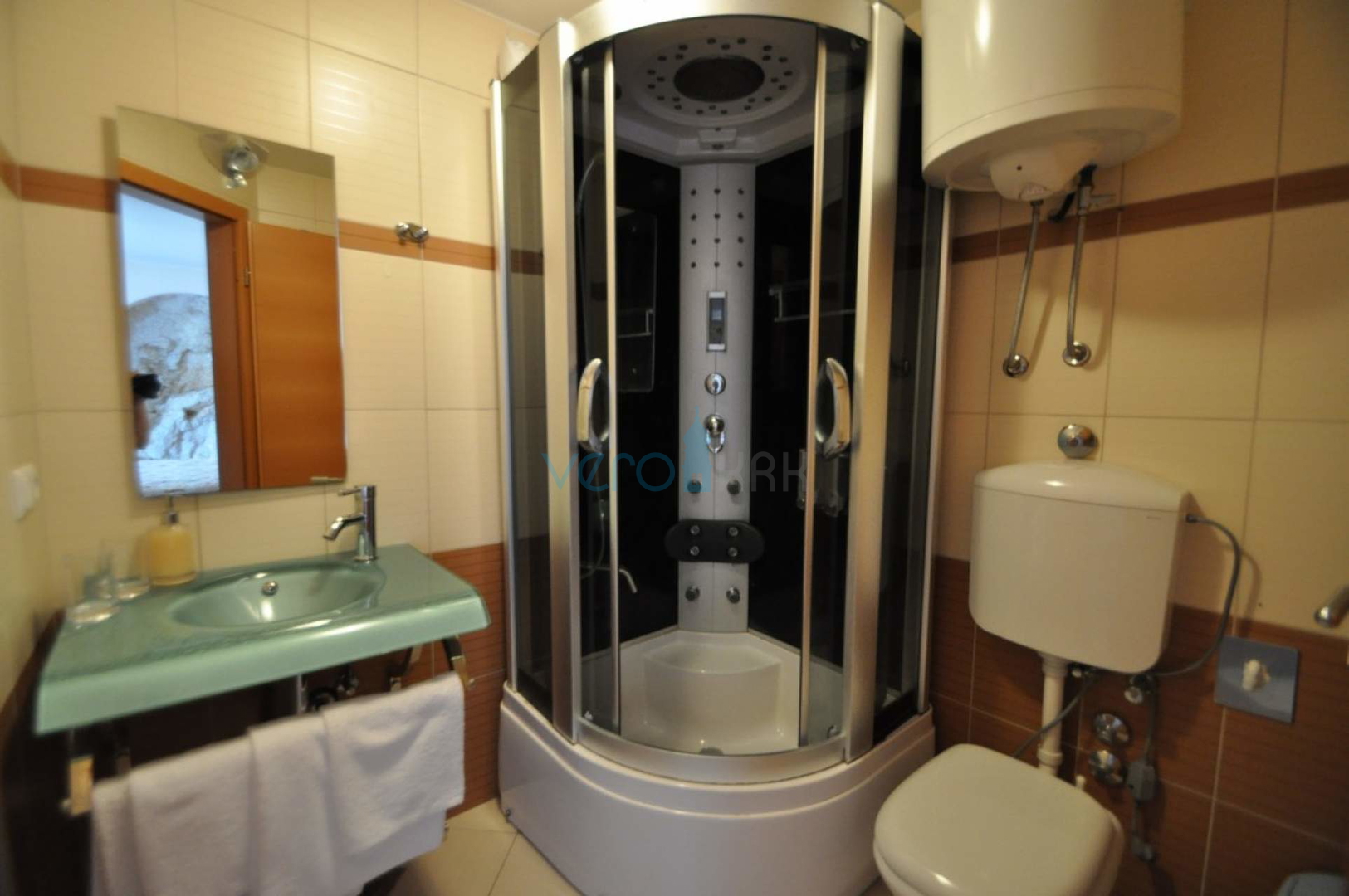 Vrbnik, otok Krk, unikatna kuća na stijeni iznad mora