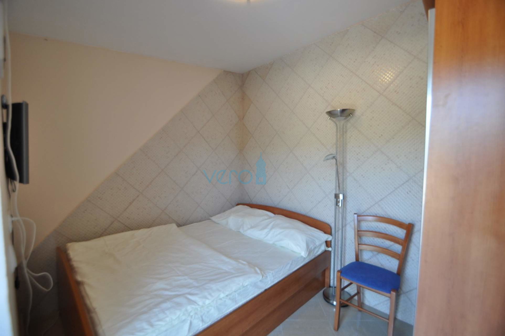 Vrbnik, otok Krk, unikatna kuća na stijeni iznad mora