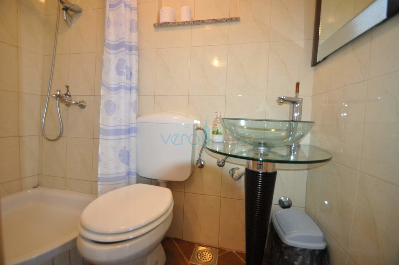 Vrbnik, otok Krk, unikatna kuća na stijeni iznad mora