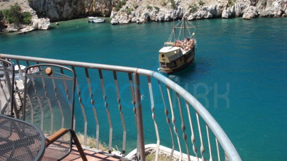 Vrbnik, Insel Krk, einzigartiges Haus auf einem Felsen über dem Meer