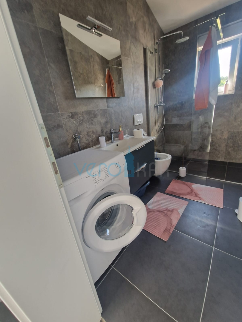 Vrbnik, Insel Krk, dynamisches Einfamilienhaus mit Pool und großem Garten