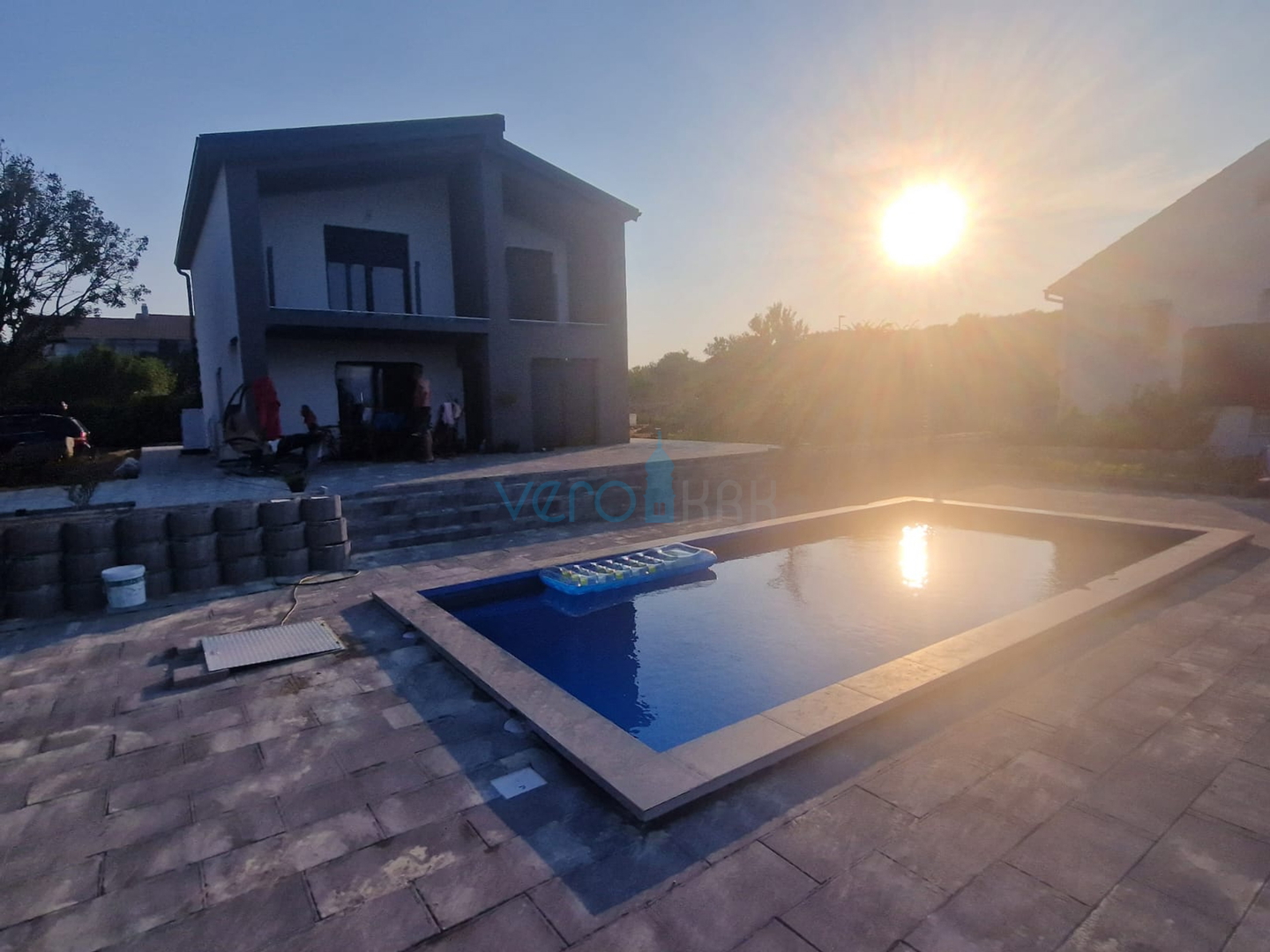 Vrbnik, Insel Krk, dynamisches Einfamilienhaus mit Pool und großem Garten