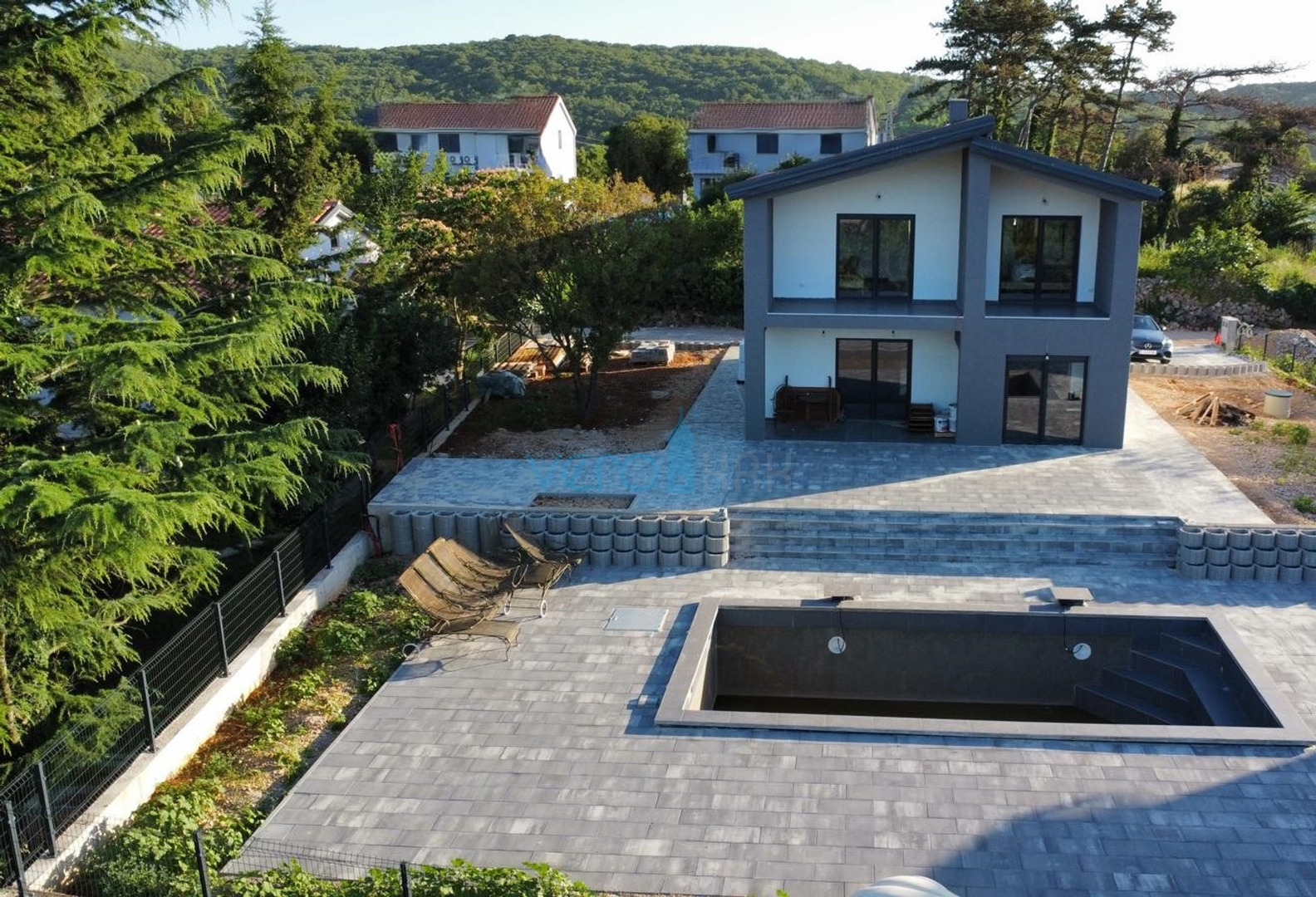 Vrbnik, Insel Krk, dynamisches Einfamilienhaus mit Pool und großem Garten